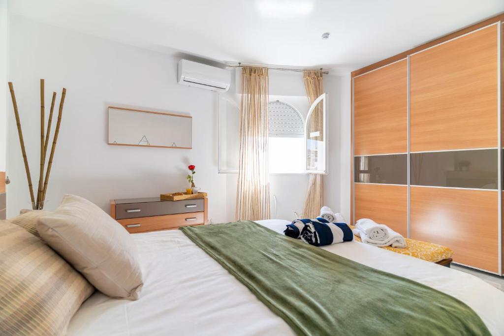 Apartamento con terraza soleada y piscina en Benalmádena cerca de la playa - 2