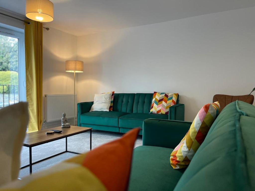 Cosy 3-Bed Dover, Sleeps 8, EV and Free Parking, Dover