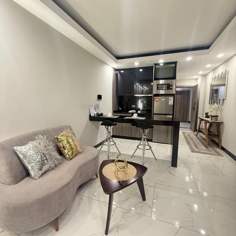 SKY LUXIA EQUIPETROL - 5 ESTRELLAS - ROWE SUITEs - 3