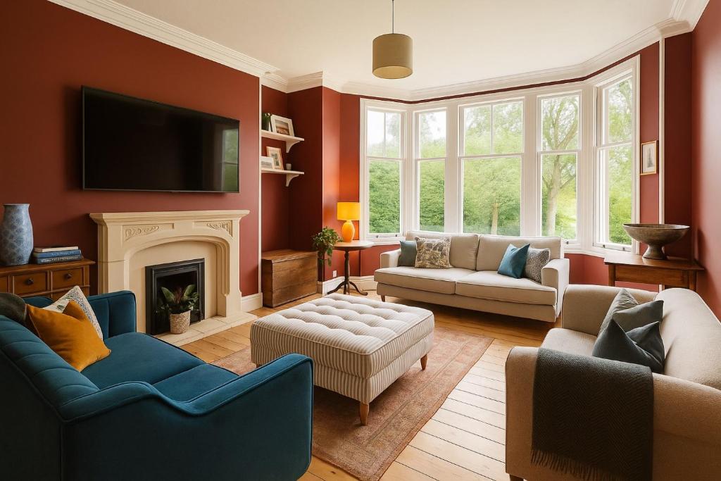 Ladies Walk - Stunning Riverfront Home, Inverness