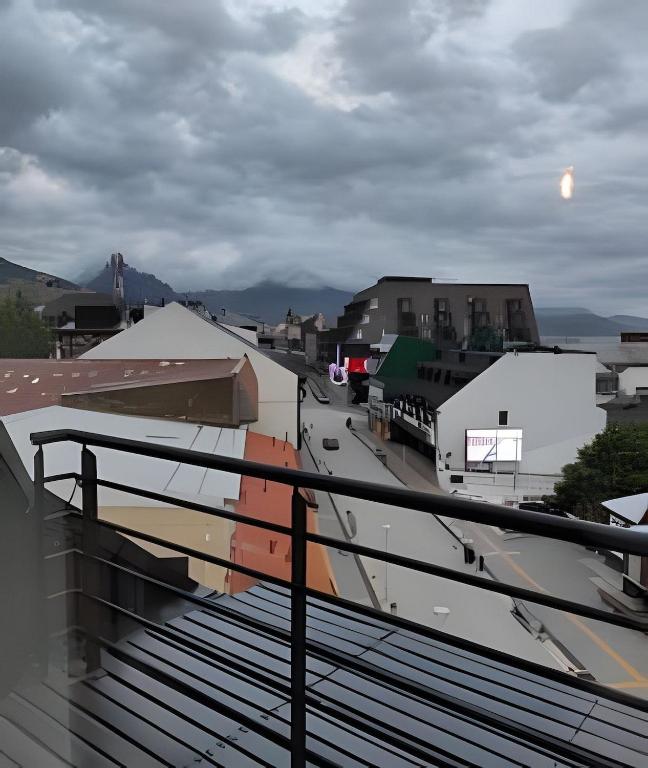 Huge, modern in the heart of the city 3A - 5