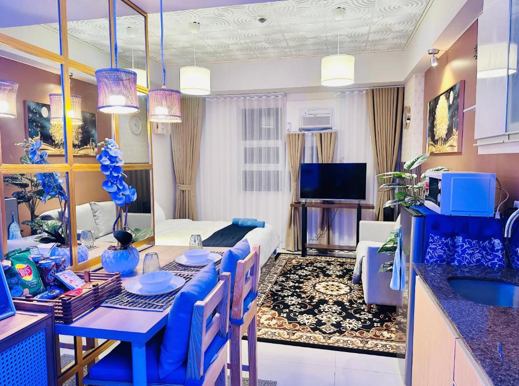 We Vibe, 101 Newport Blvd near the airport NAIA 3, Manila