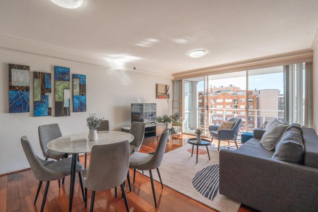 Cosmopolitan Charm in Central Sydney, Sydney