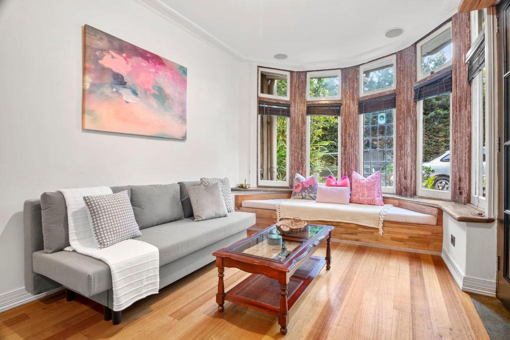 Rosa & Noir - Riverside Escape near Botanic Gardens, Melbourne