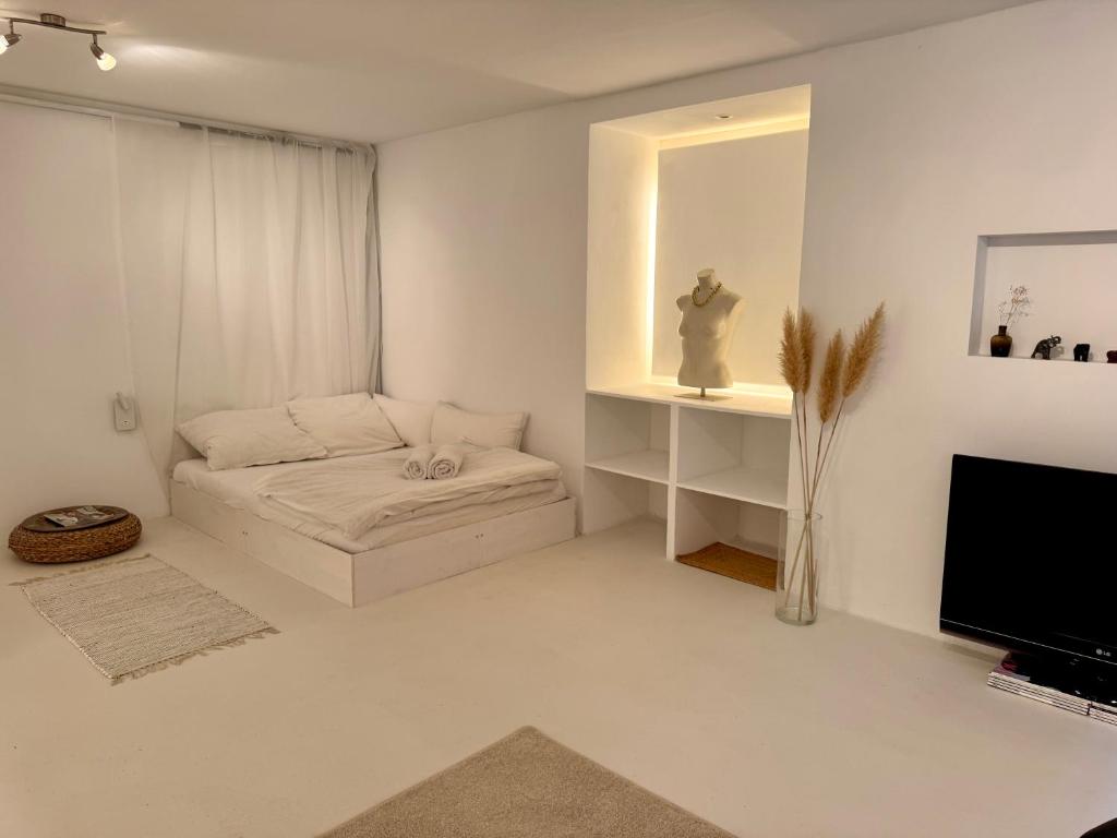 Eigene Souterrain Keller Wohnung nähe Olympiapark - von privat, Mnichov