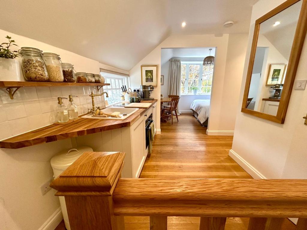 Apartment above Samantha Dadd Art Studio - in the Cotswolds, Tewkesbury