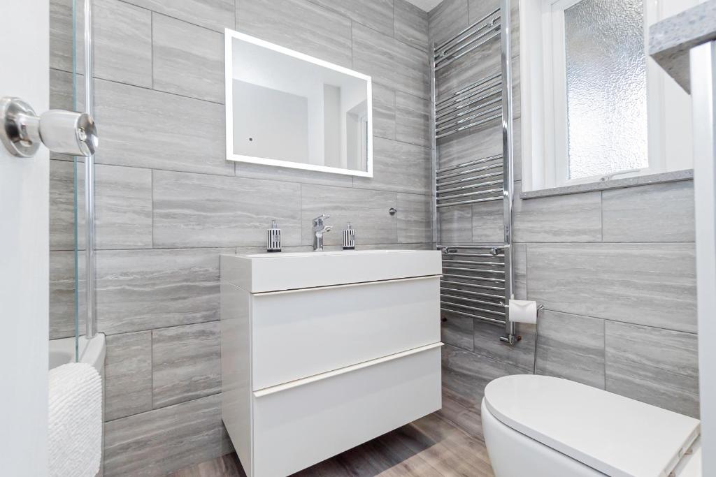 Lovely flat with Wi-Fi and free parking, Reading