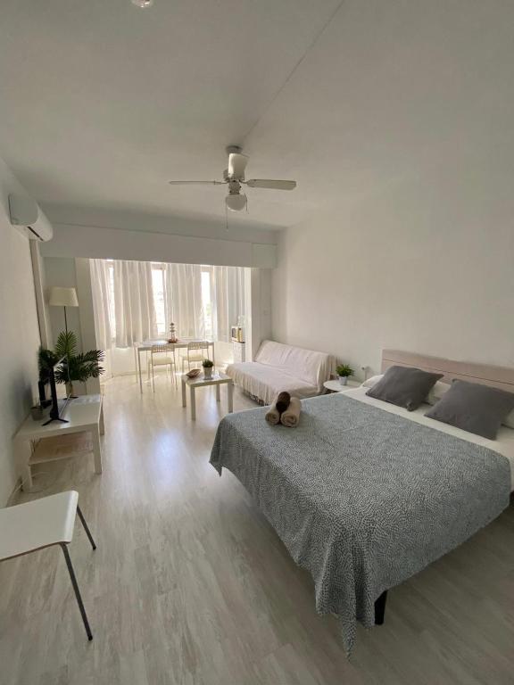 Torremolinos Centro Apartaestudio sin reformar súper precio - 1