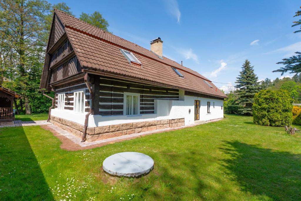 Chatka Oleška, Bělá