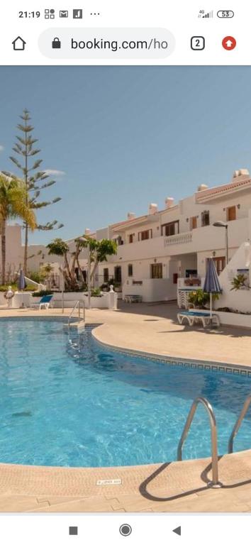 Blue Island House on the hill, with heated pool - 4