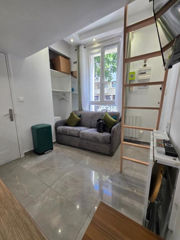 Studio cosy avec mezzanine - 3
