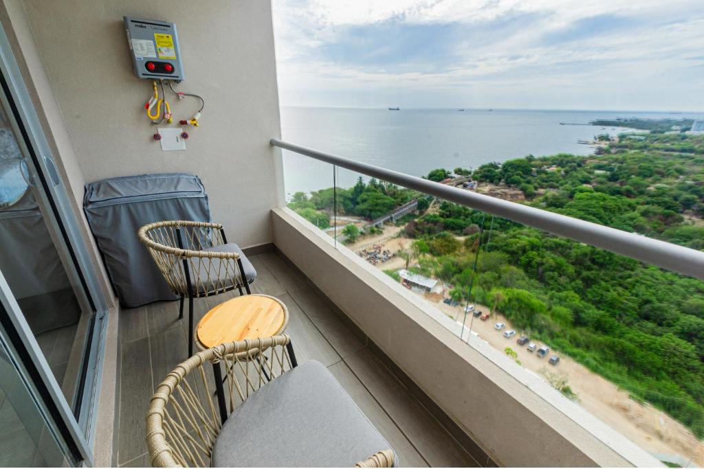 Apartamento con playa y piscina a 5 minutos del aeropuerto - 3