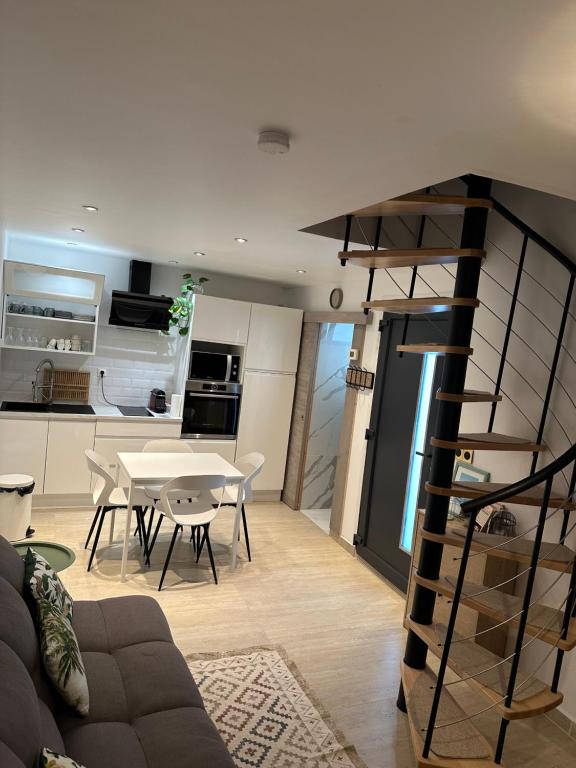 Les 3 anges, Houilles