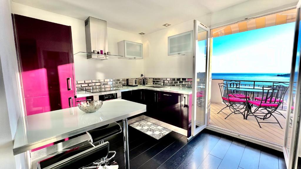MINI-VILLA "SEAVIEWS BY JENNI MENTON" Calme,vue féérique,immense terrasse et parking privé à 5 minutes du coeur de ville - 4