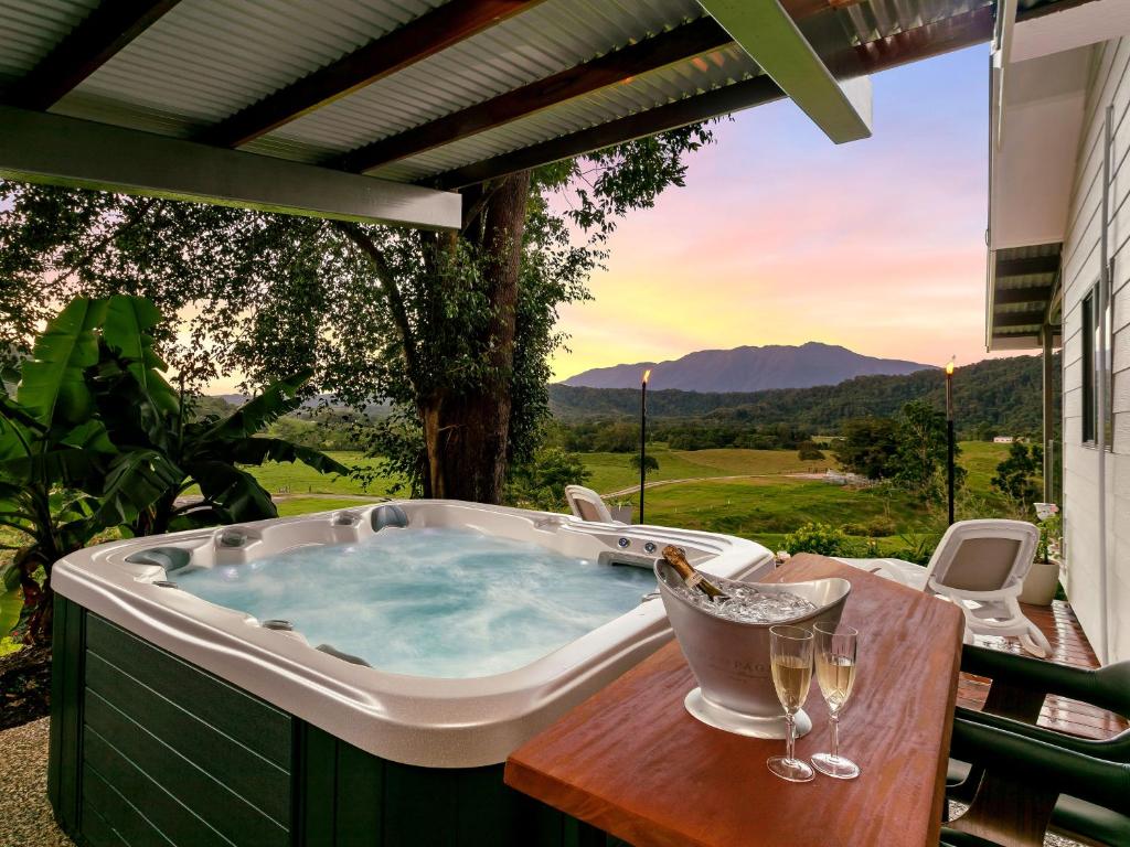 Cassowary Falls Gateway Daintree, Daintree