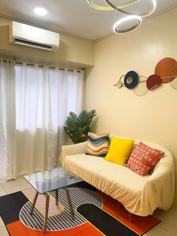 Serpentine Shell 2BR Staycation Near MOA & SMX, Manila