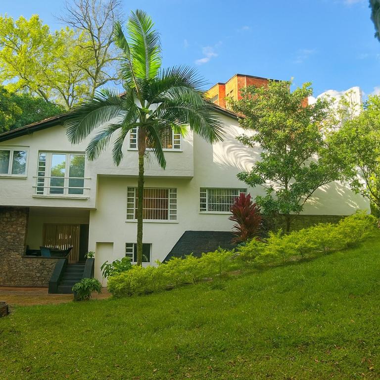 El Poblado cerca al Club Campestre y La Frontera, Medellín