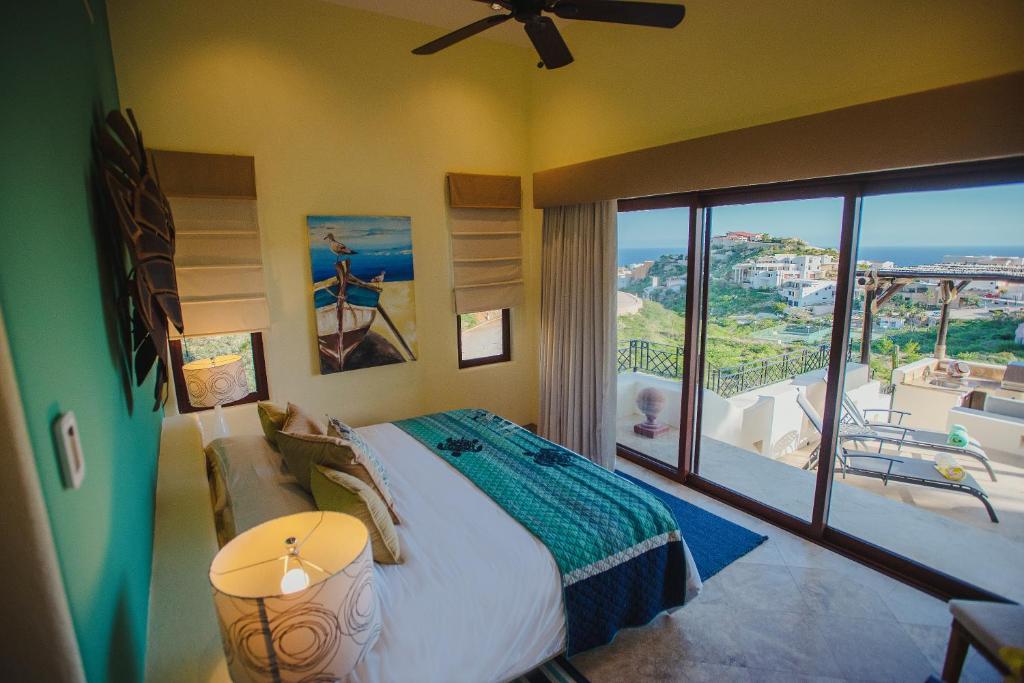 Gorgeous Villa with Panoramic Views in Pedregal - 4
