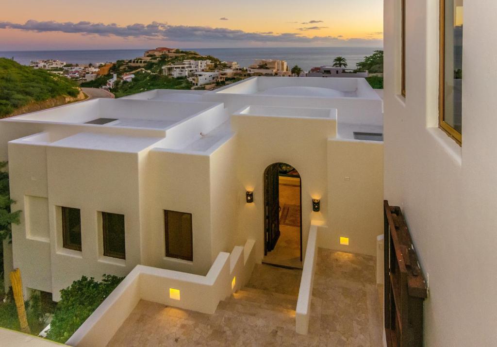 Gorgeous Villa with Panoramic Views in Pedregal - 5