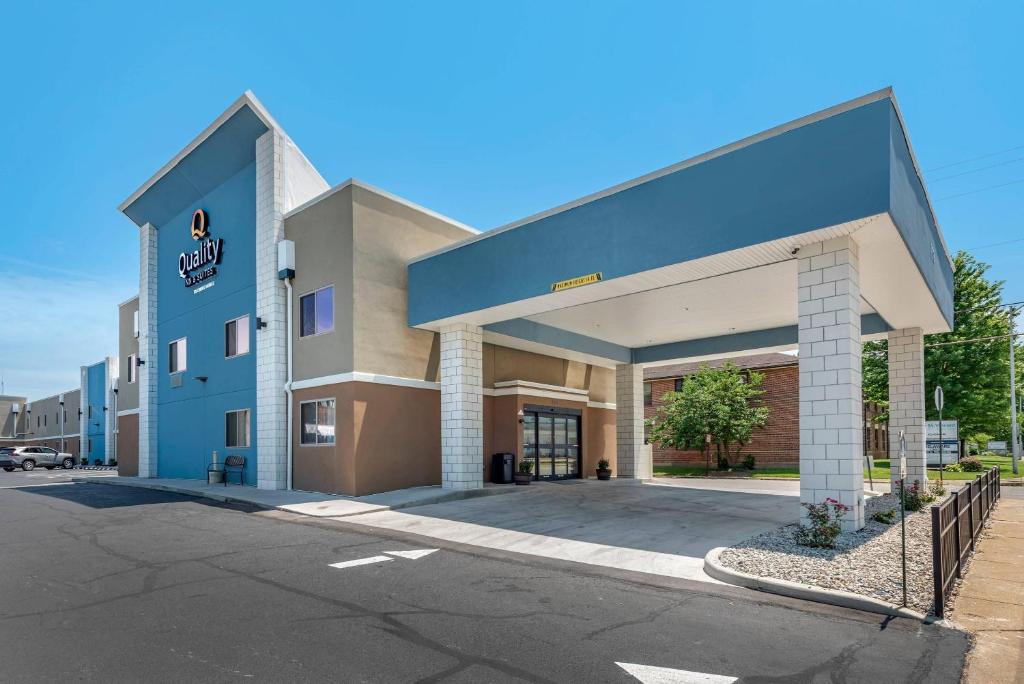 Quality Inn & Suites Evansville Downtown, Evansville