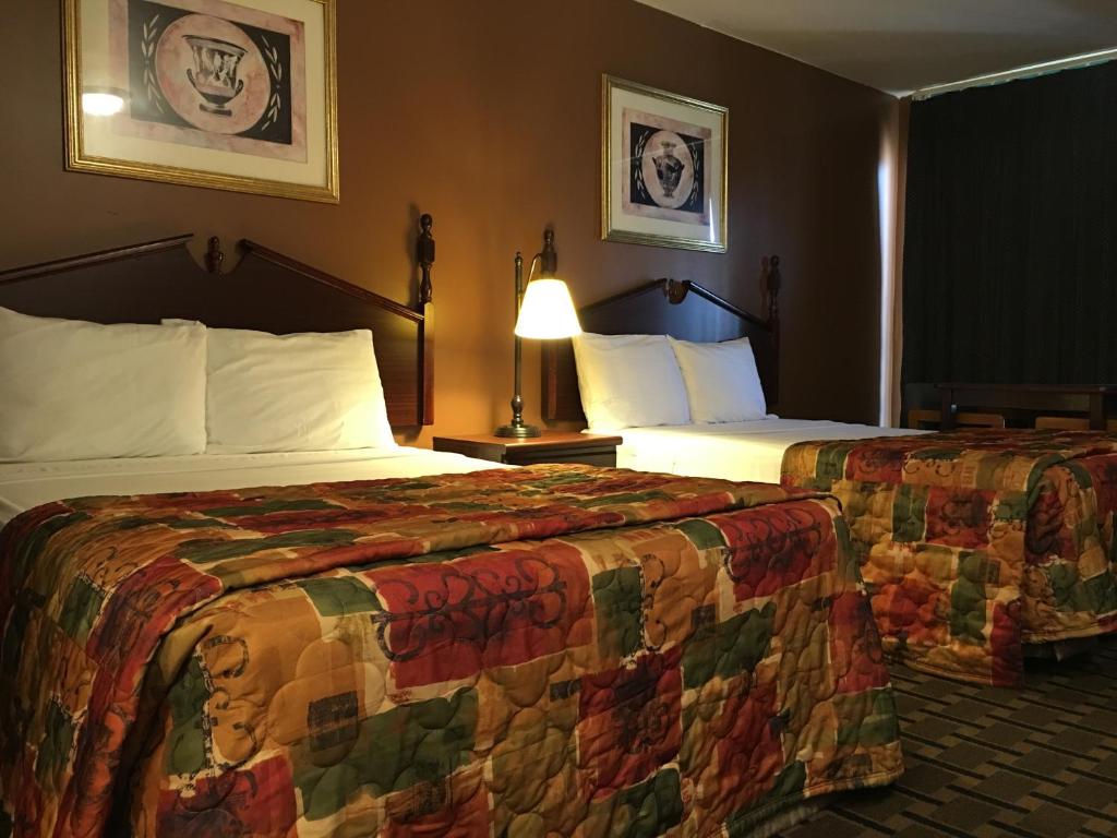 Gray Plaza Motel, Marion IL photo