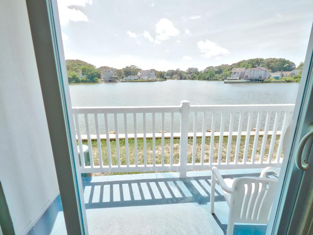 Seashire Inn & Suites photo