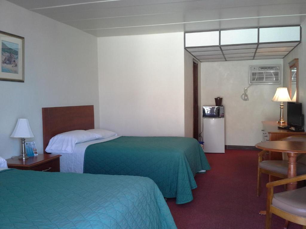 Sunflower Motel photo