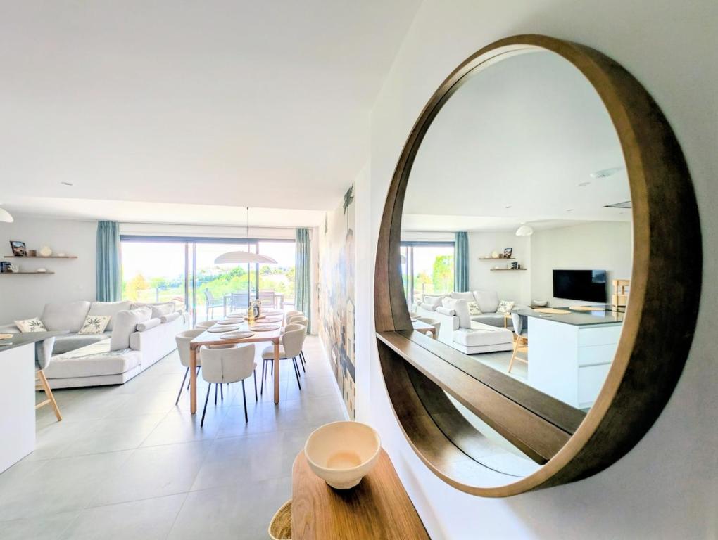 Oasis 325 Premium Apartment Sea & Mountains View - 1