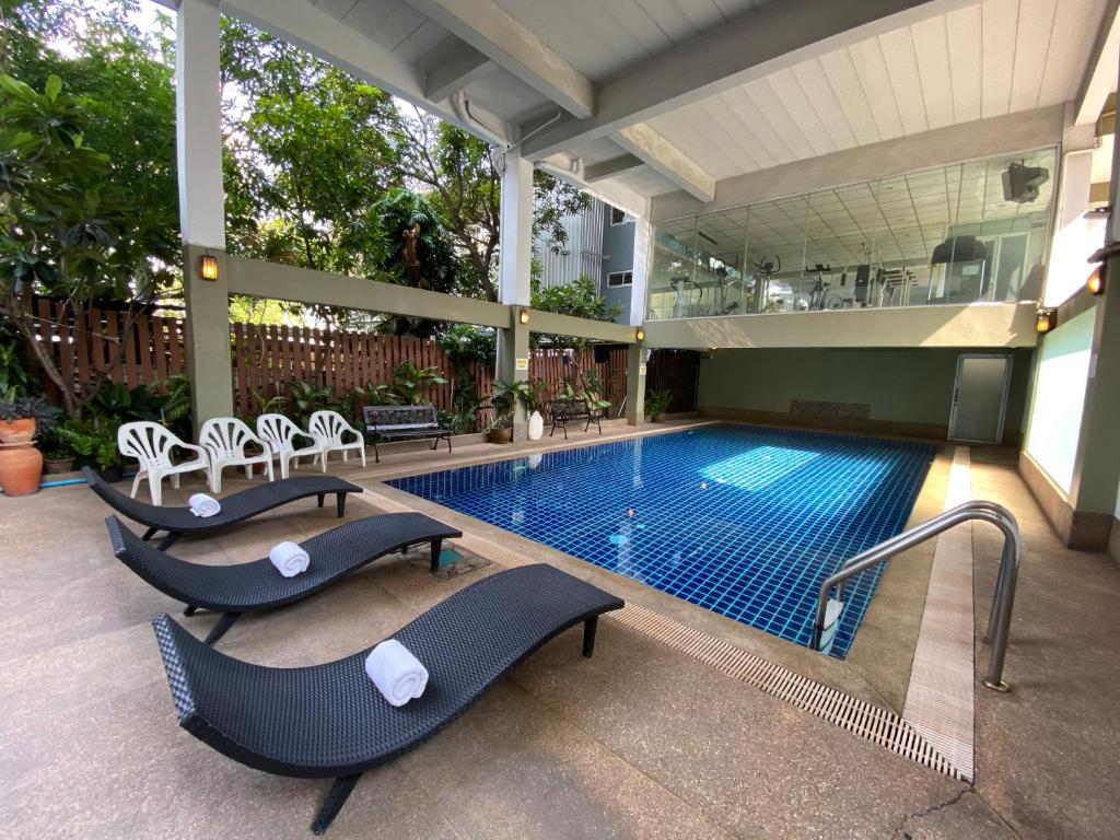 Swimming pool