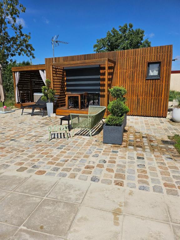 Cube D'amour, Gionges