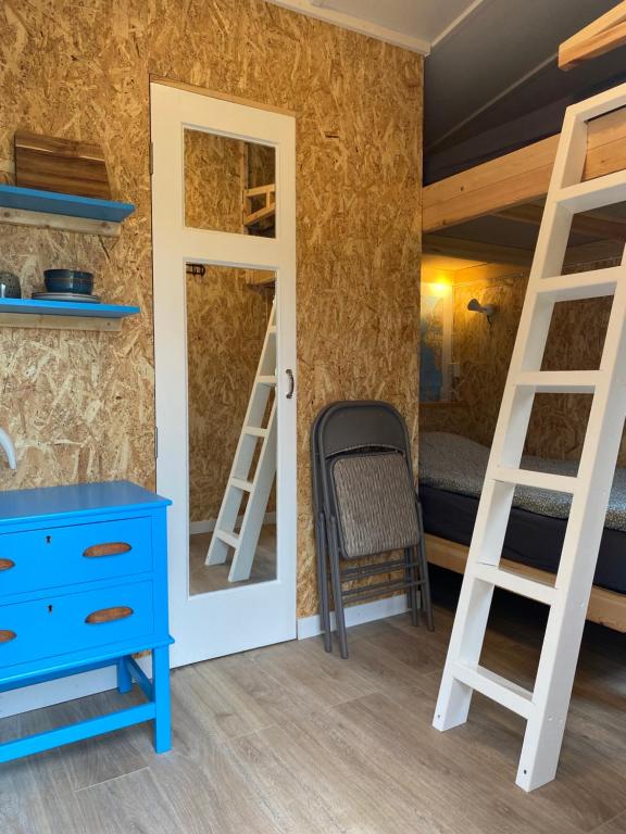 The Tiny Tiny House, Laugaras