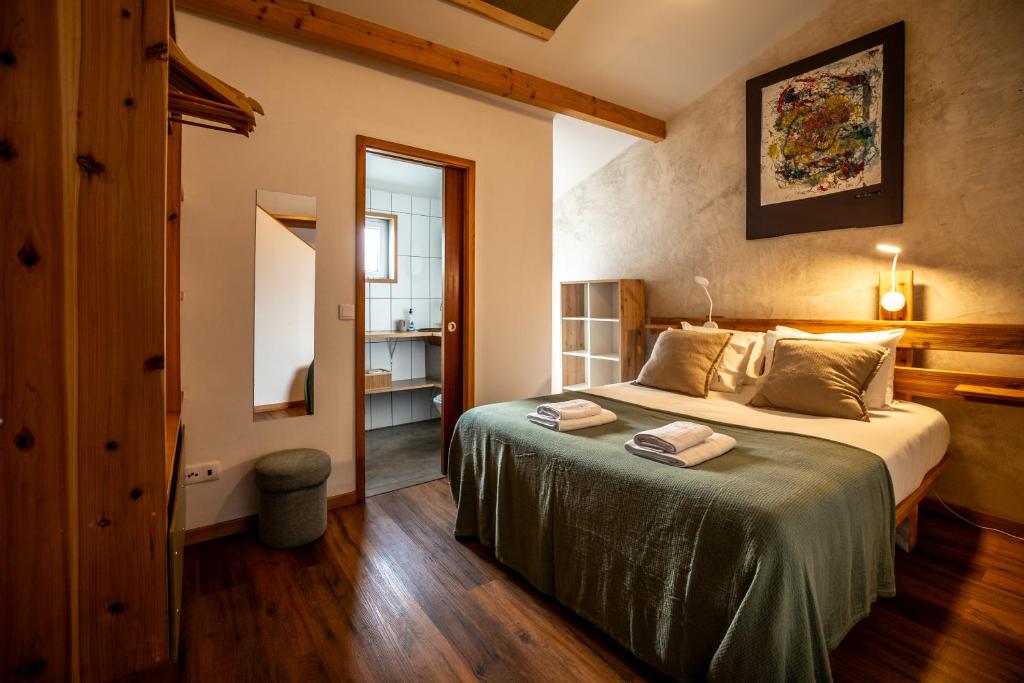 Knock Knock III, Ponta Delgada