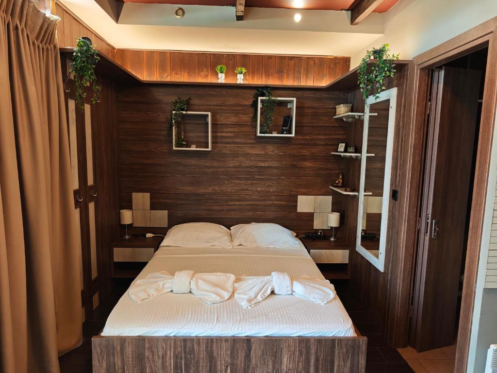 Under the rocks, Kalambaka