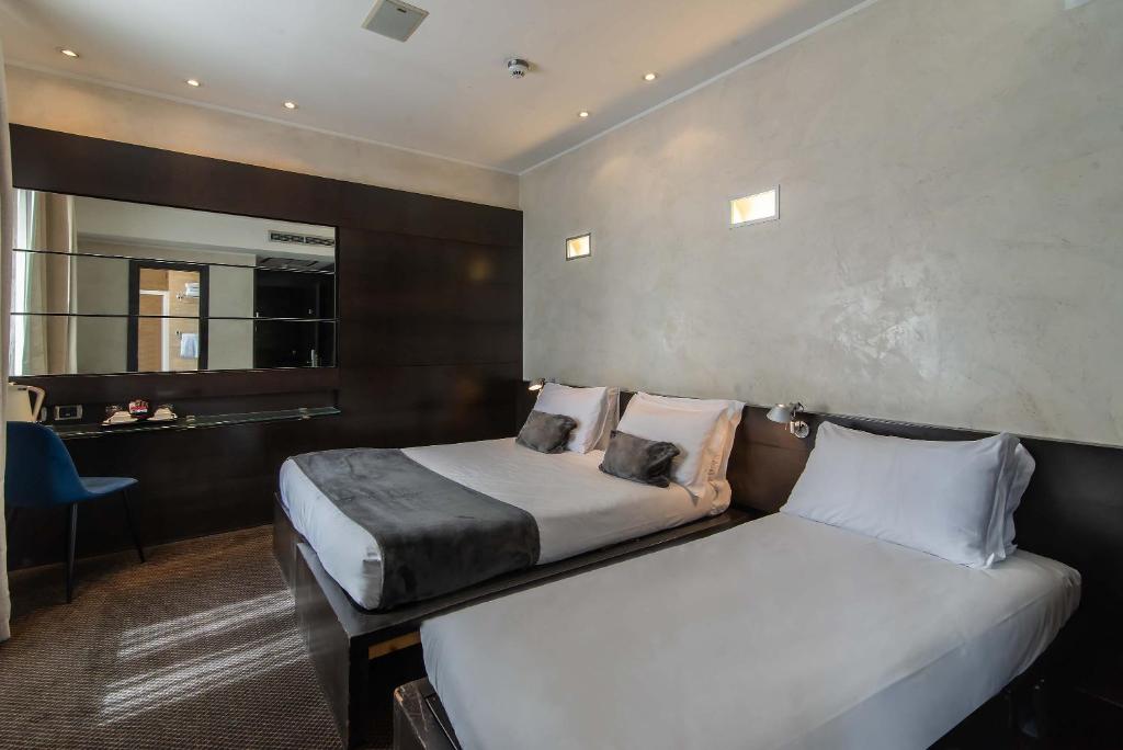 Hotel Accademia — Hotel rooms in Rome, Lazio