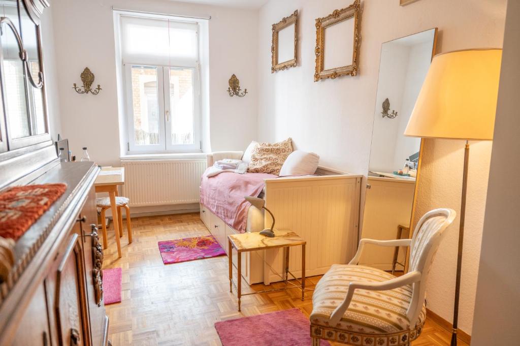 Zimmer in Künstlerwohnung, Štutgart