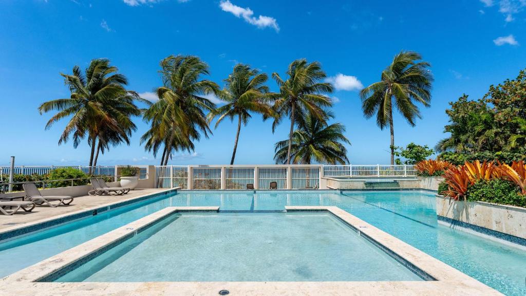 Beachfront 7th floor unit at Mar Azul, Aguada