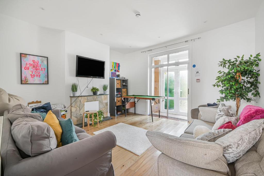 Contractors - Businesses - Families - Long term Stays - Free parking, Thornton Heath