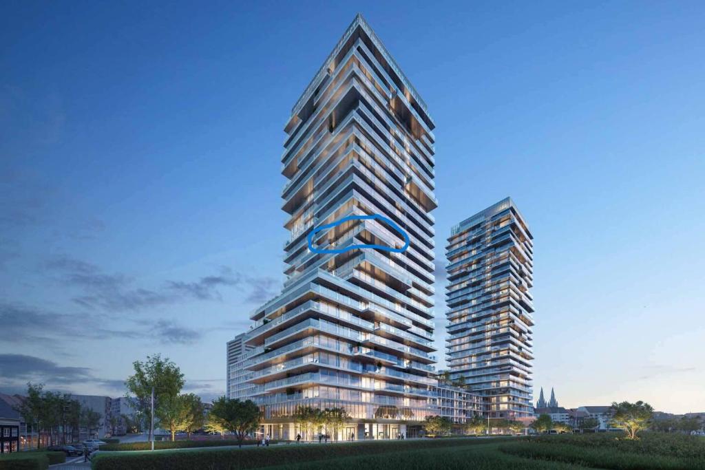 Sky Tower II - Modern Stay with Panoramic Views, Ostende