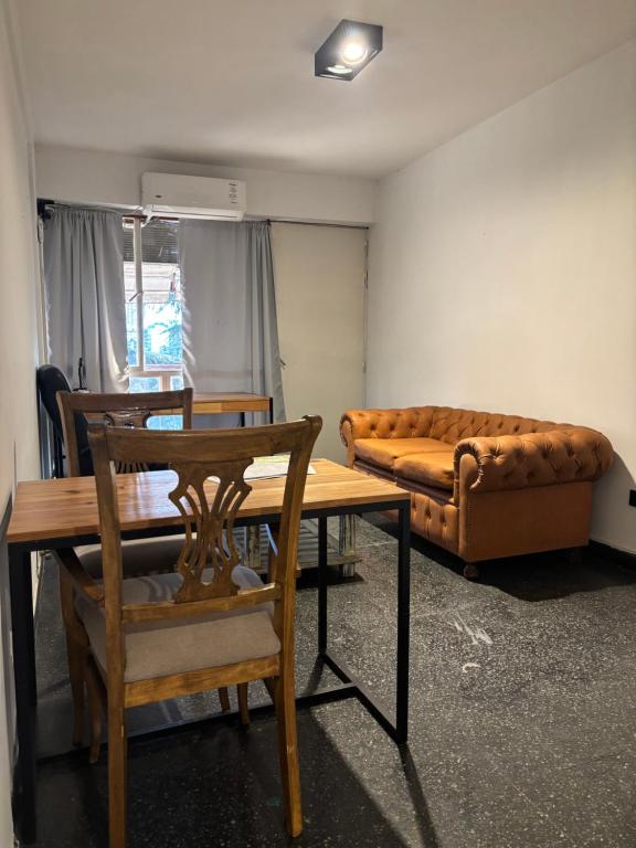 Cómodo departamento en Barrio Norte con vista a Plaza Urquiza - 2