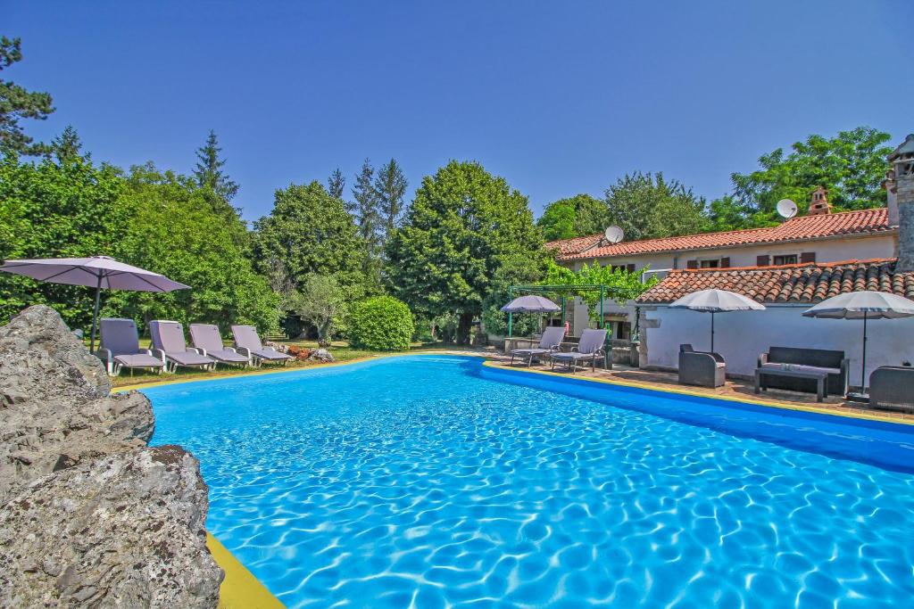 Filip in Kraj Drage (Haus für 4-5 Personen), Nedeščina