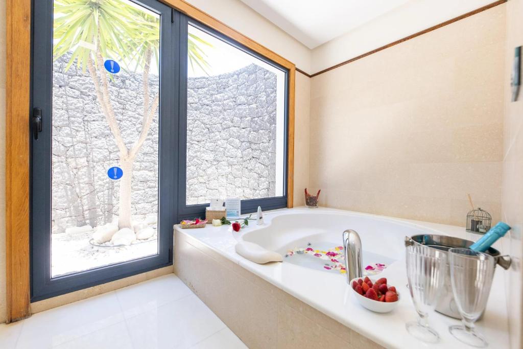 Elegant Villa near Playa Blanca, private pool, garden. - 5