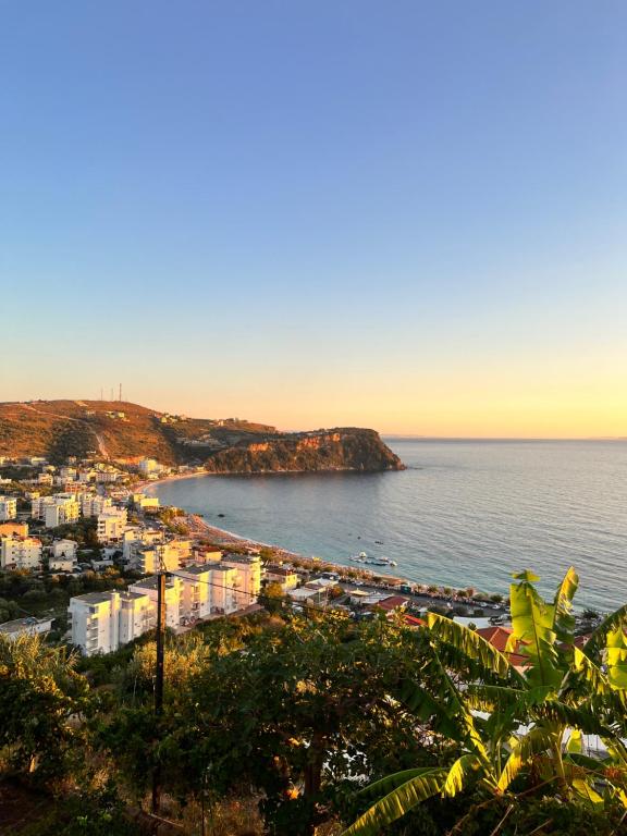 Chris & Drita, Himarë