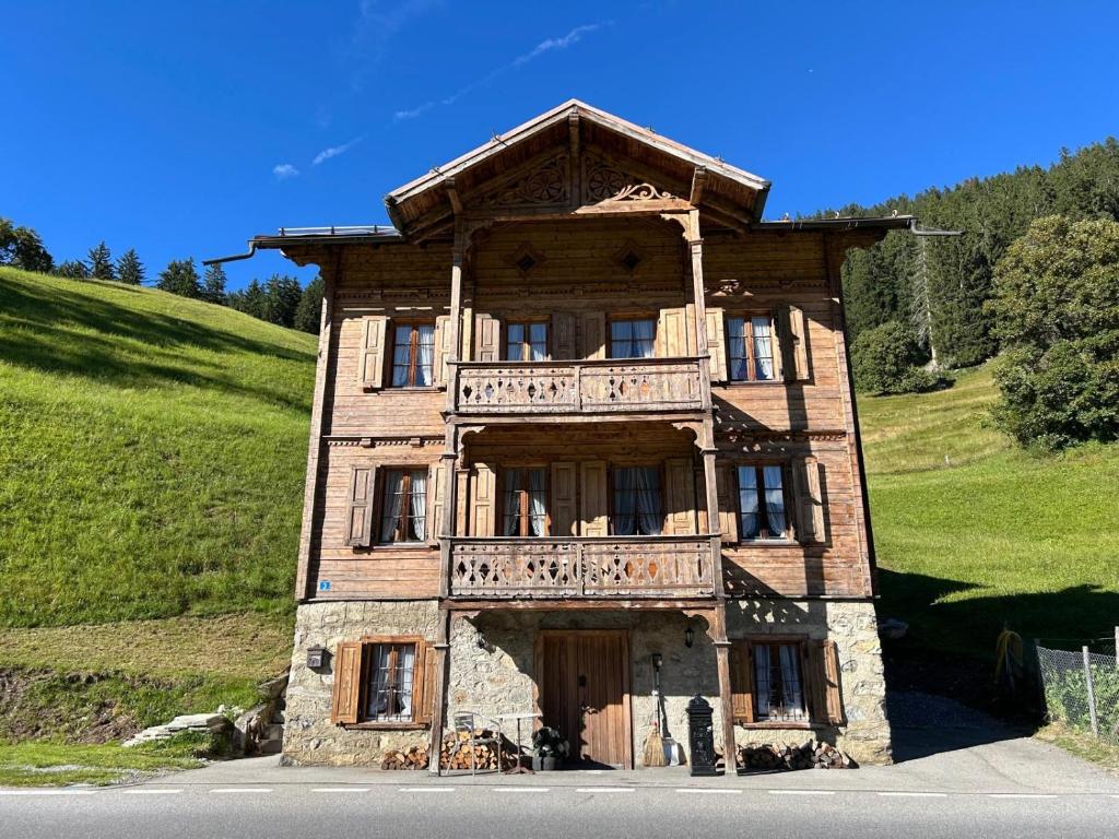 Chalet Schluechtyi, Langwies