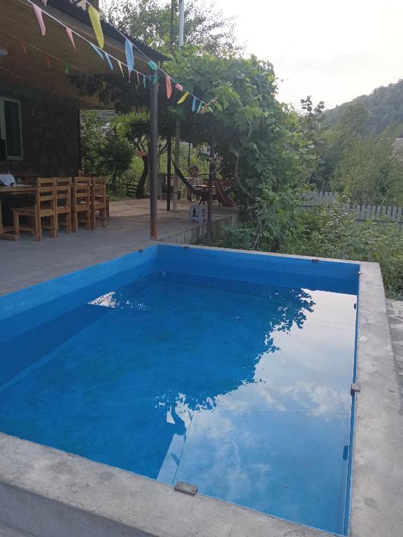 Зелёный дом рай, Mkhchʼyan