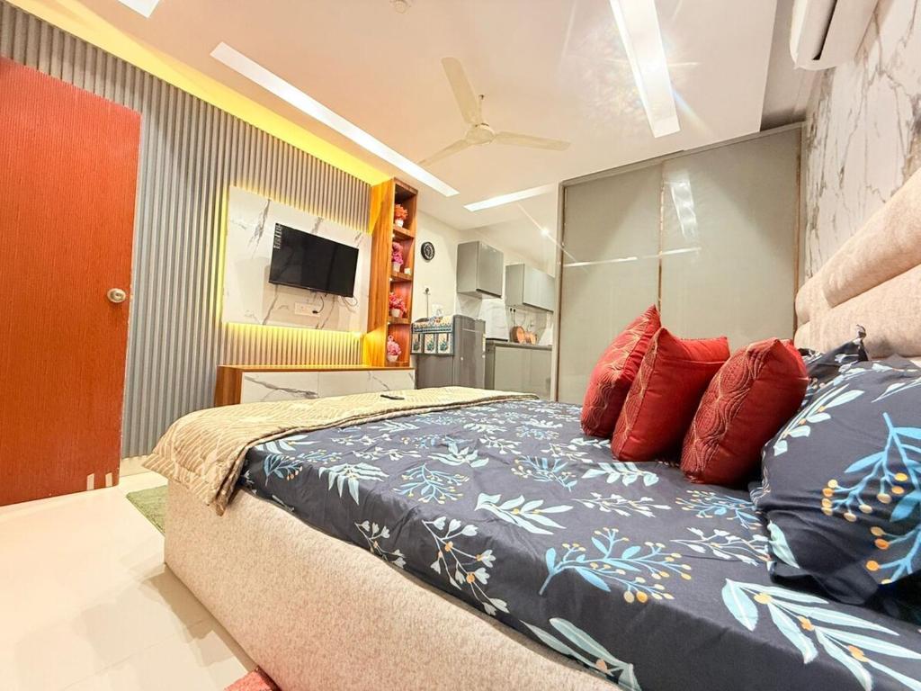 The Escape to Paradise IV, Zirakpur