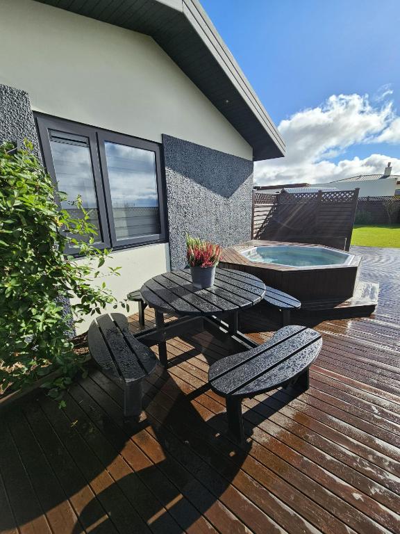 Comfort and Rest, Sandgerði