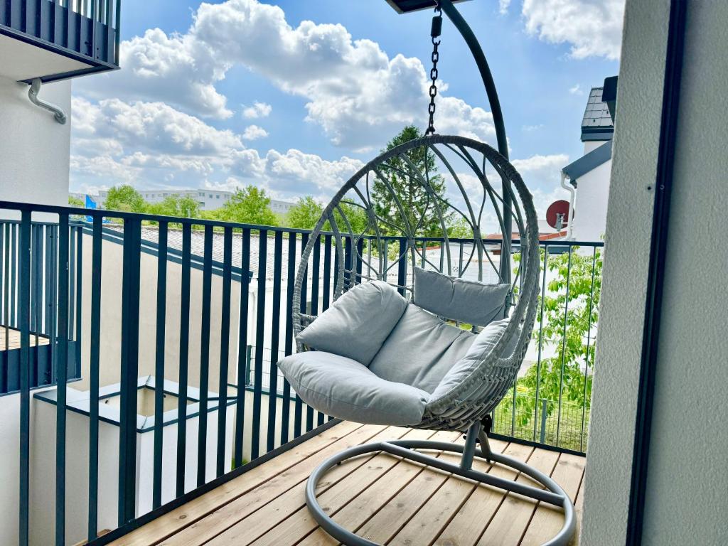 Modern Apartment with Terrace & Free Parking - Nearby Metro, Vienne