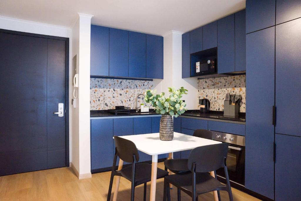 Chic 1BR Oasis for 3 in Bustling Las Condes - 3