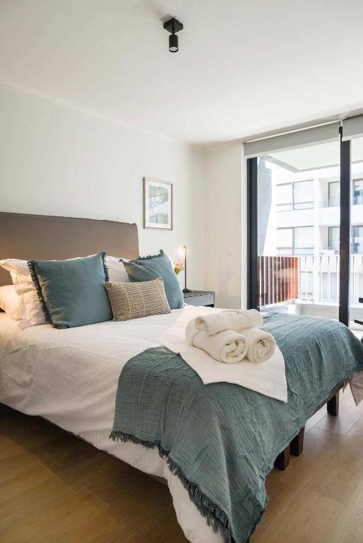 Chic 1BR Oasis for 3 in Bustling Las Condes - 4