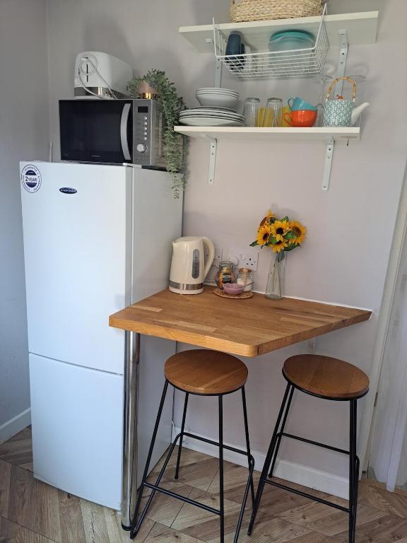 Whole Annexe in our family home & private entrance, Ipswich